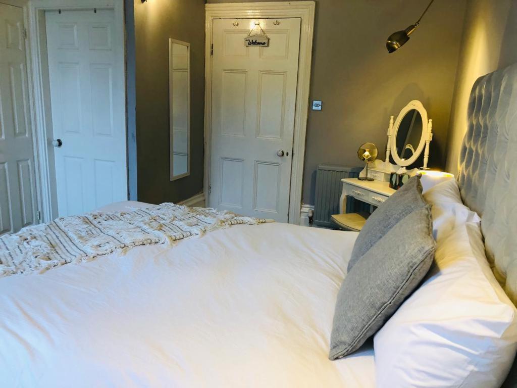 Canterbury Accommodations With Free Car Park Onsite And High Speed Wifi Экстерьер фото