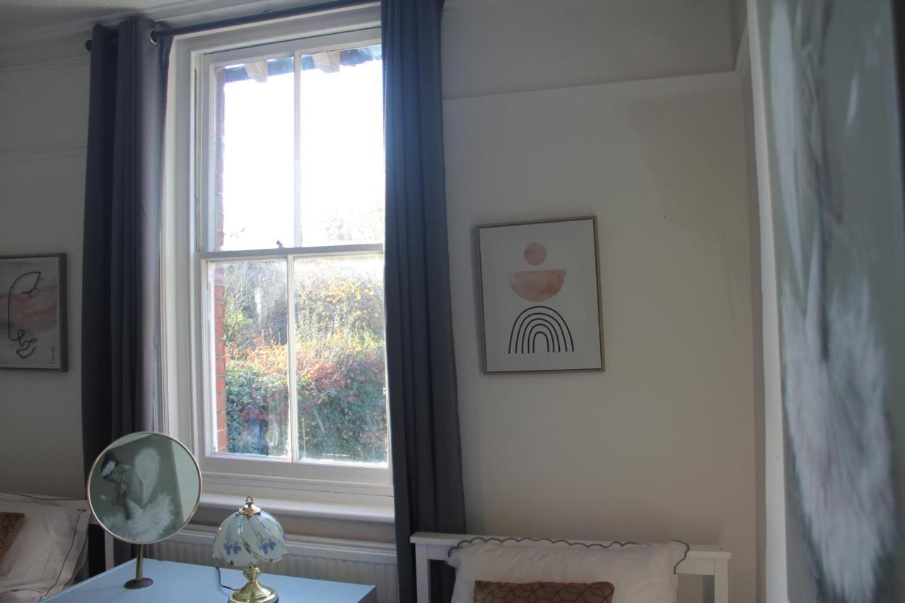Canterbury Accommodations With Free Car Park Onsite And High Speed Wifi Экстерьер фото