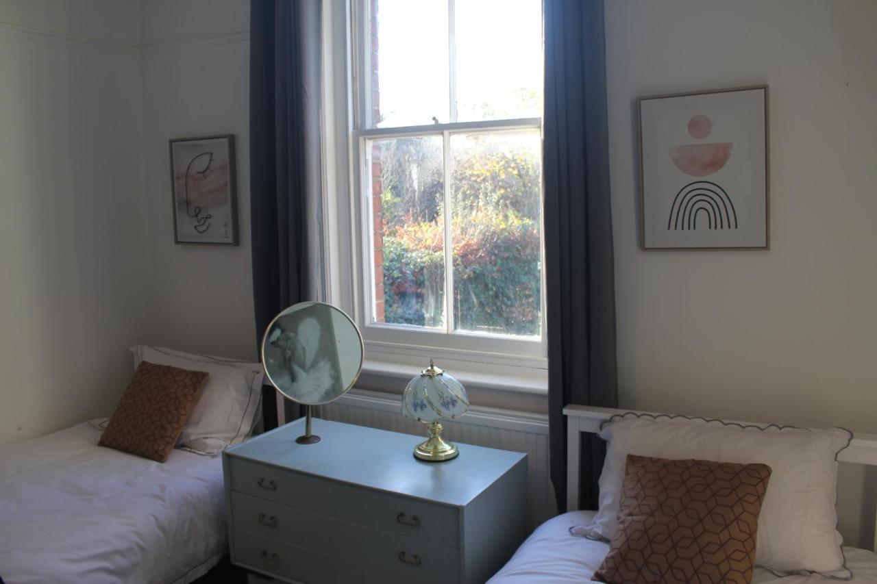 Canterbury Accommodations With Free Car Park Onsite And High Speed Wifi Экстерьер фото